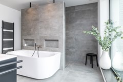 Koningskaars 20, 6418 PR Heerlen - 32 - Bad met designradiator.jpg